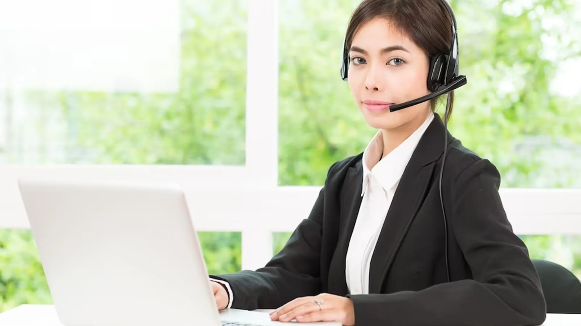 Đội ngũ hỗ trợ khách hàng chuyên nghiệp của new88011